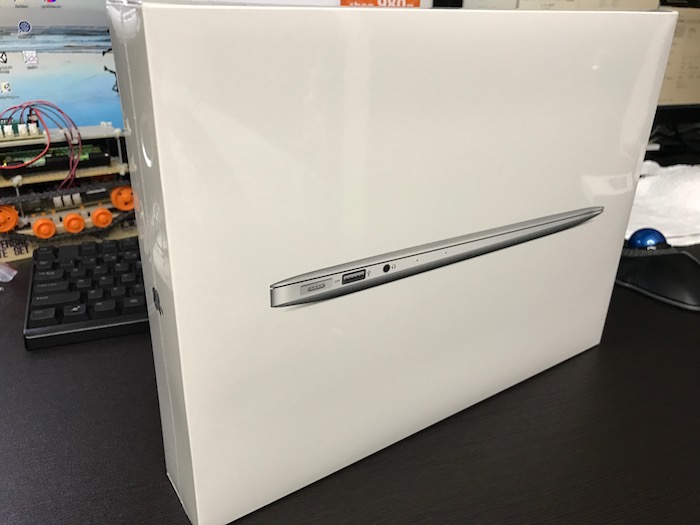 MacBook Air 13インチの外箱